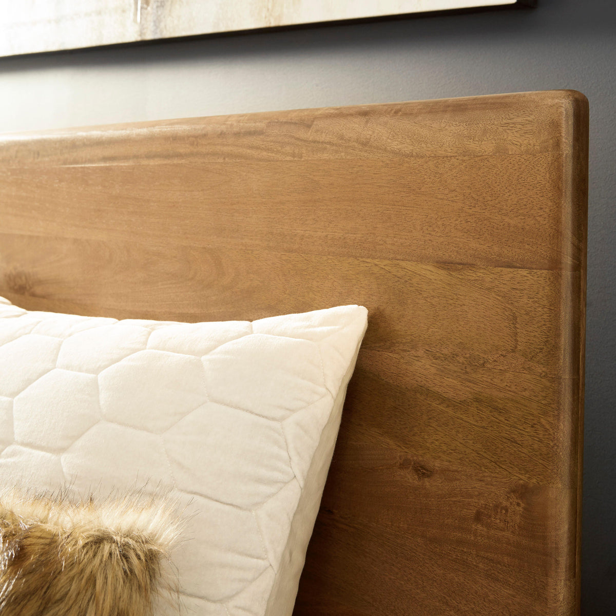 Cama con Cabecero Isanti Queen Americana – en ambiente 5
