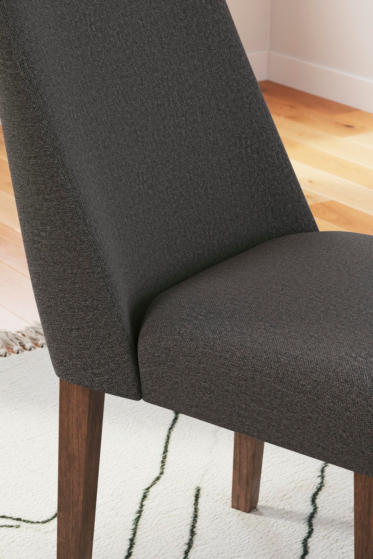 Mesa de Comedor y 4 Sillas Lyncott – detalle 10