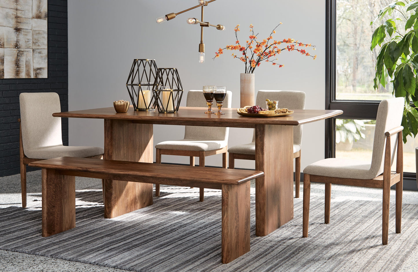 Mesa de Comedor, 4 Sillas y Banco Isanti