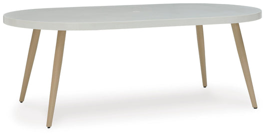 Mesa de Comedor Exterior Seton Creek – vista en ángulo