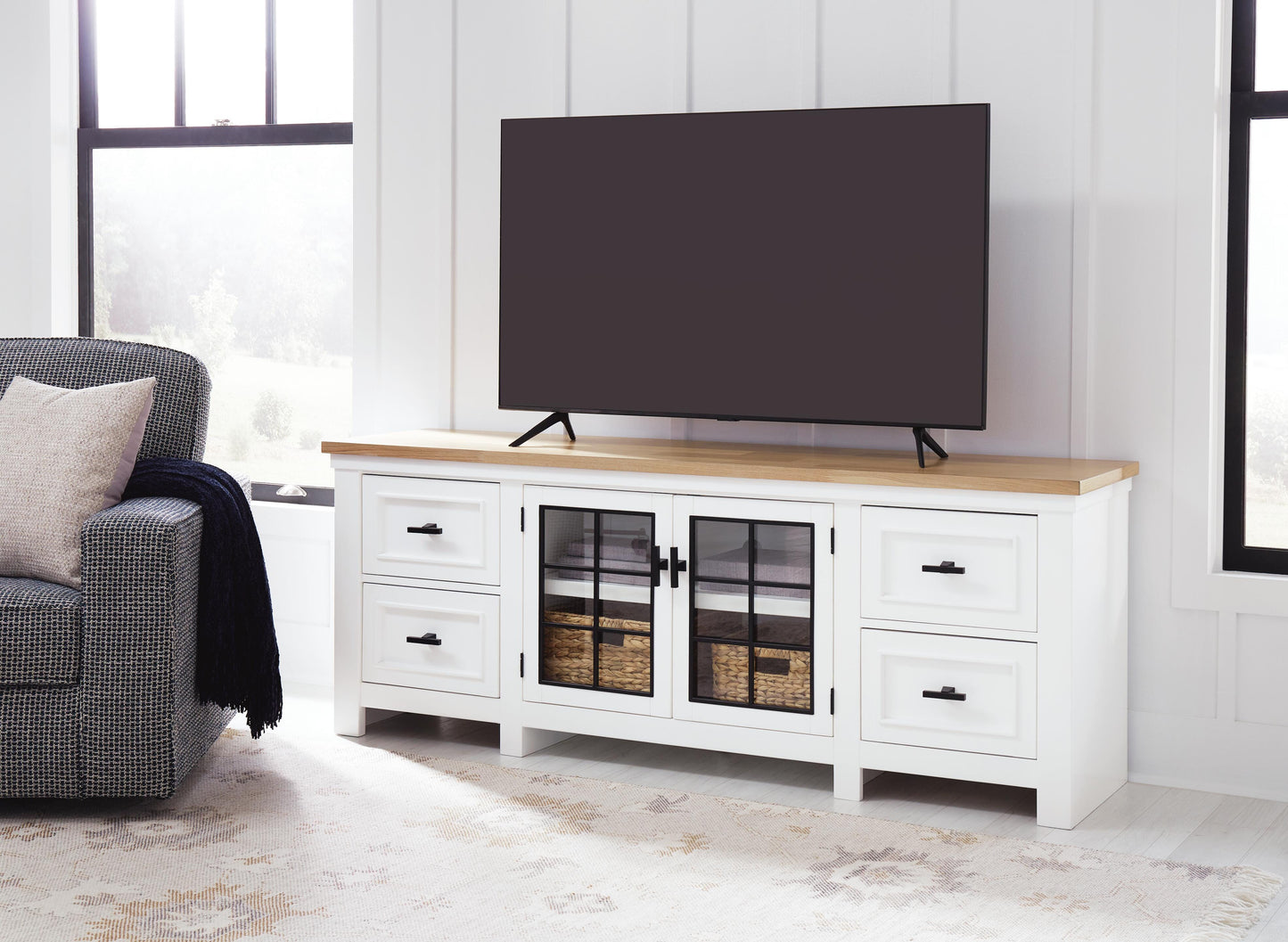 Centro de TV Ashbryn 74"